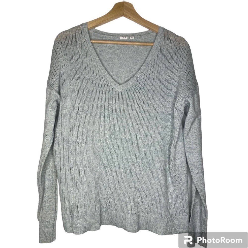 GAP BABY BLUE V-NECK SWEATER SIZE LARGE